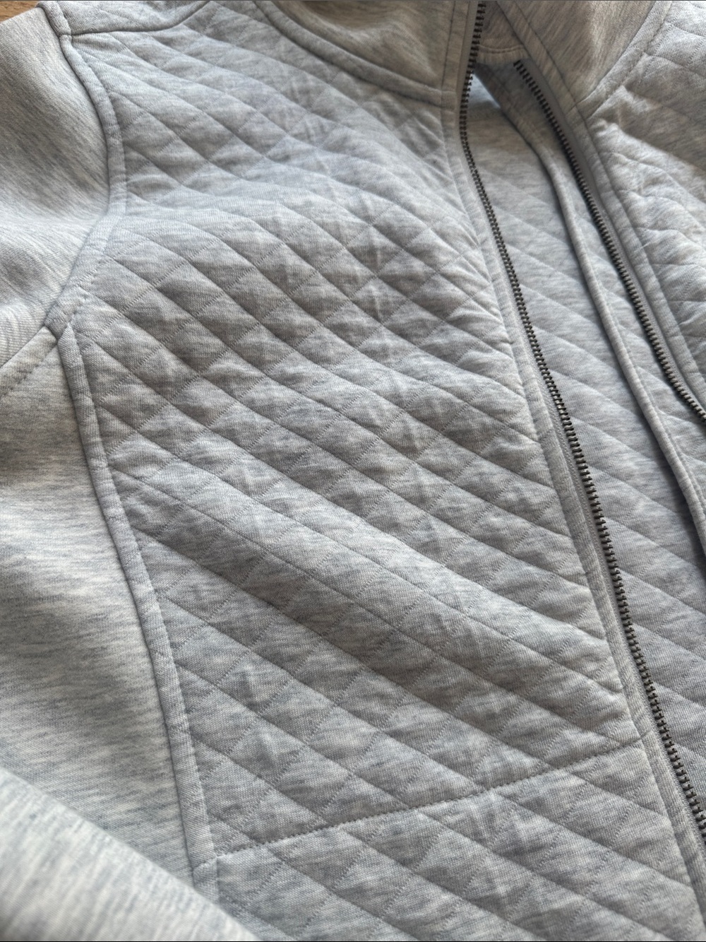 L.L. Bean Light Gray Quilted full zip sweatshirt, size medium - Picture 3 of 12